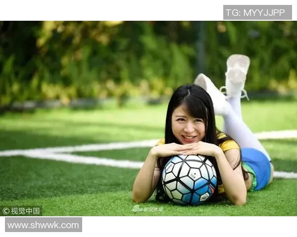 足球宝贝走红网络，助威视频破百万播放